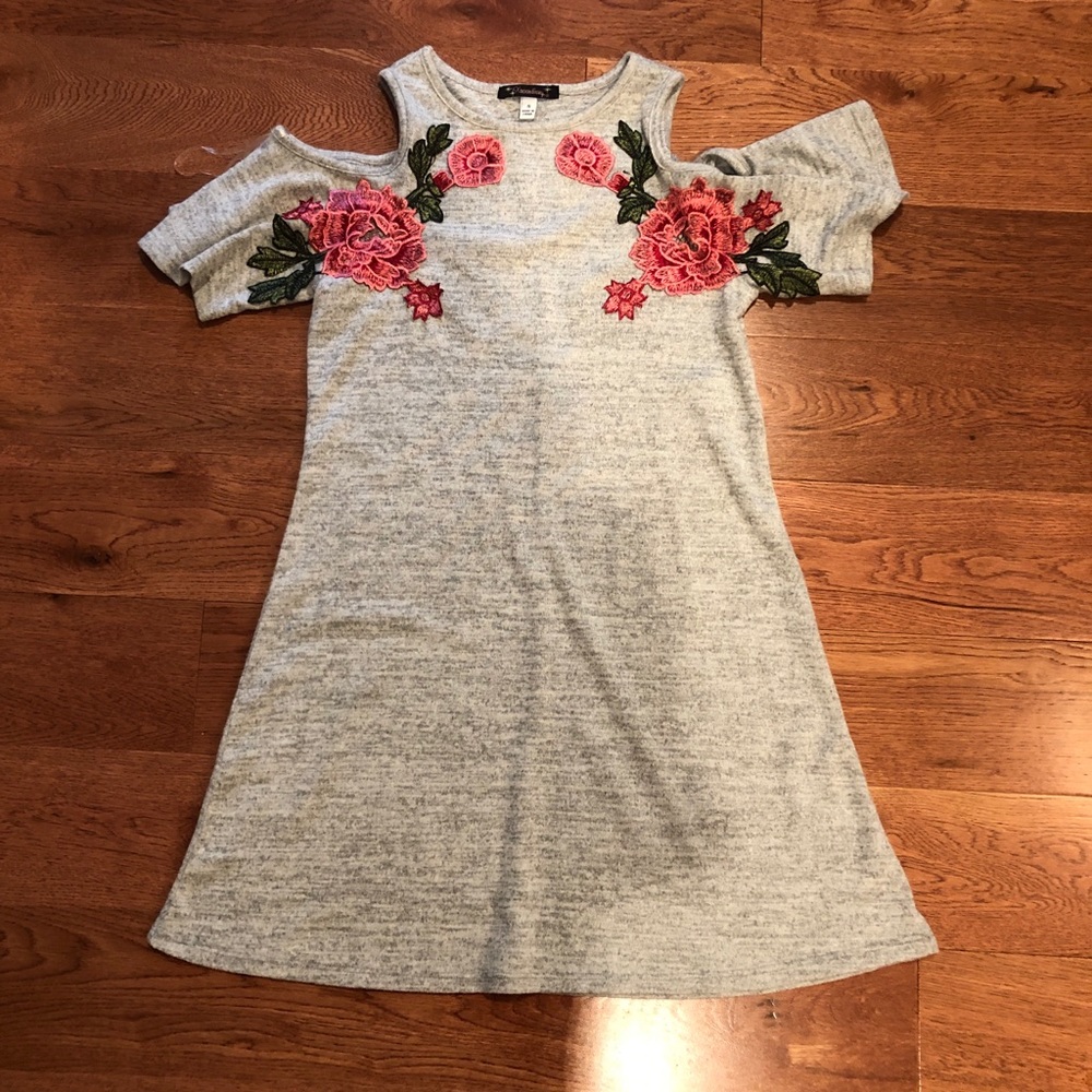 (never worn) grey flower embroidered dress